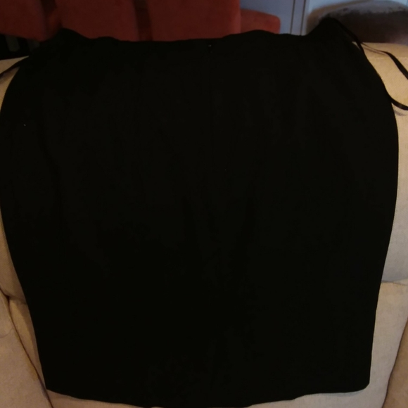 Liz Claiborne Classic Top & Skirt - Picture 6 of 6